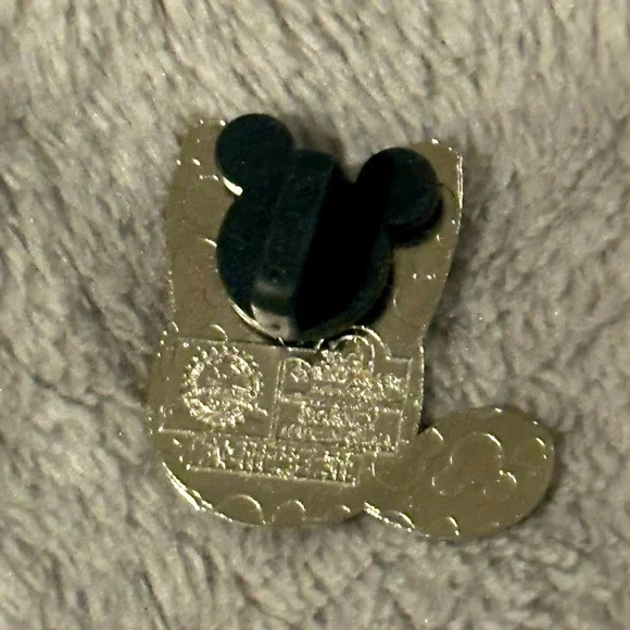 Nick Wilde Easter Egg Disney Trading Pin - Picture 2 of 2